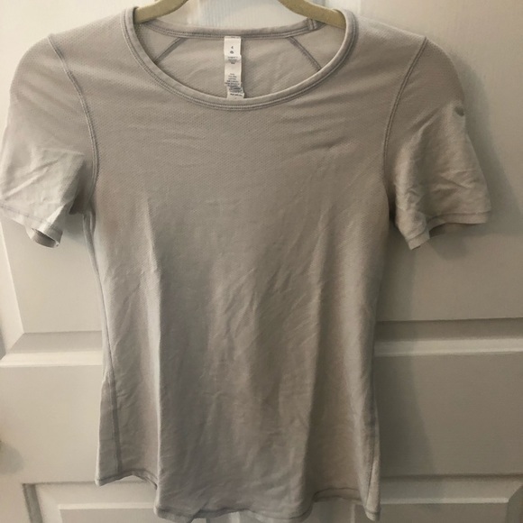 Reserved! 2 lululemon size 4 shirts - Picture 2 of 4